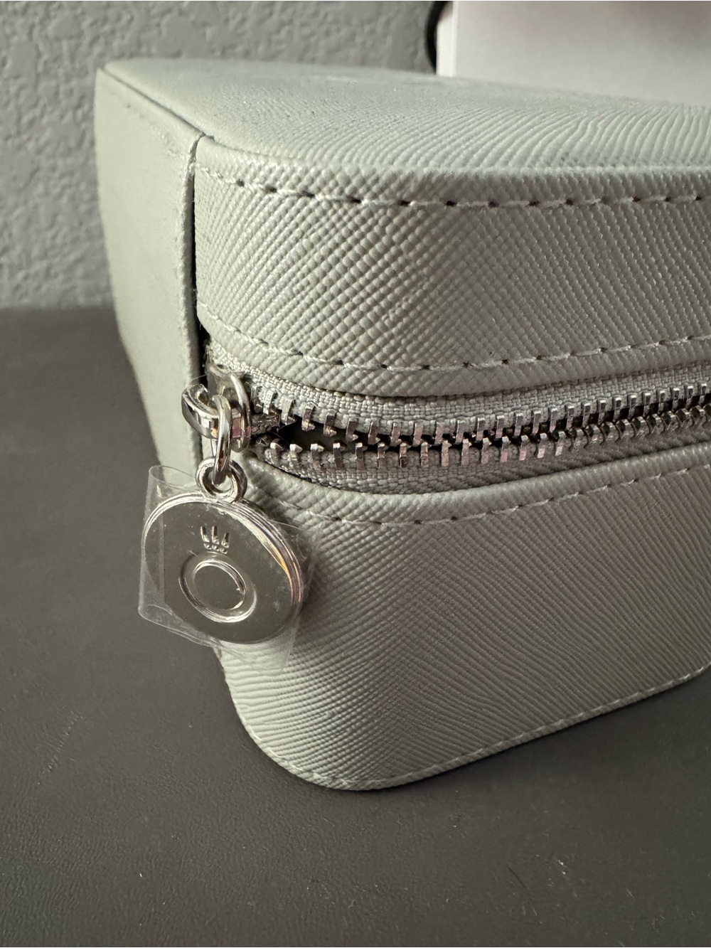 Pandora Gray Jewelry
Organizer Case with Mirror - Picture 2 of 3
